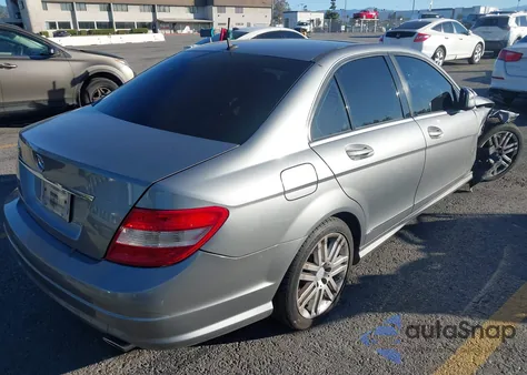 2008 Mercedes-Benz C 300 Luxury/Sport z USA, uszkodzony, nr VIN WDDGF54X68R032059